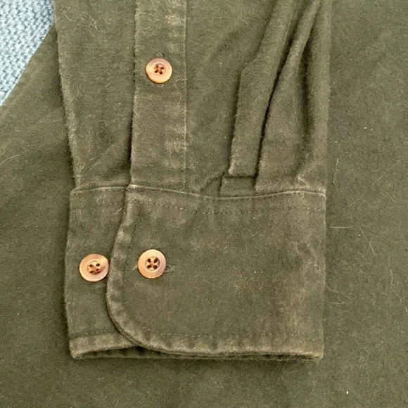 Cabelas mens chamois shirt. Size large. - Picture 5 of 7